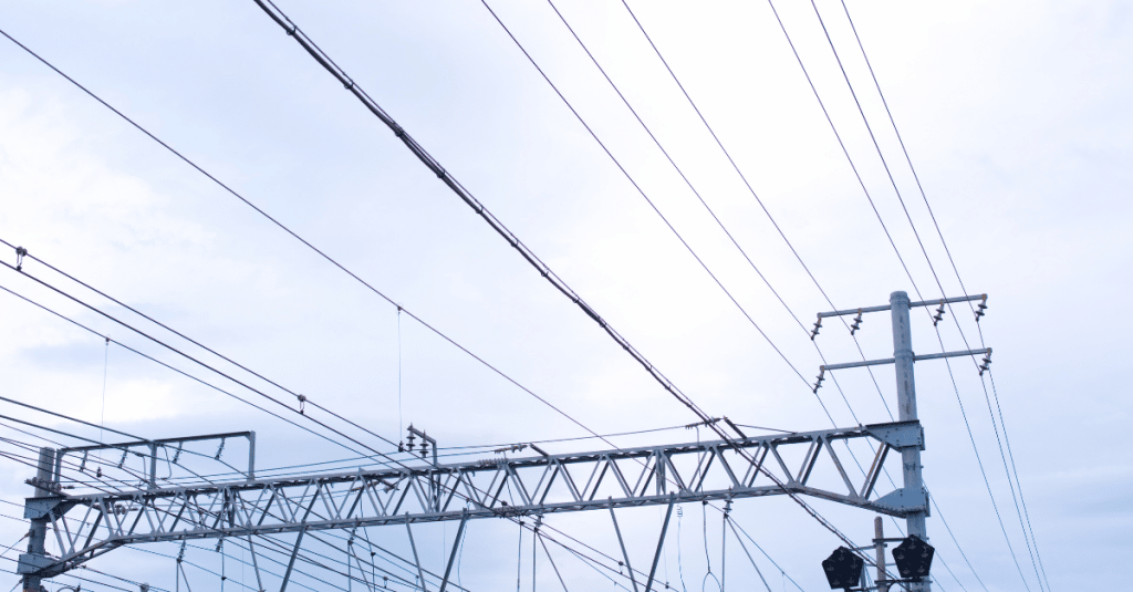 Rail powerlines