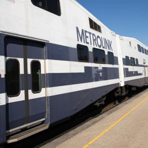 Remise à neuf de voitures de train de banlieue à deux niveaux de la SCRRA pour Metrolink