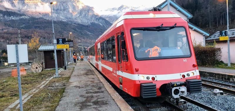 Header background mobile