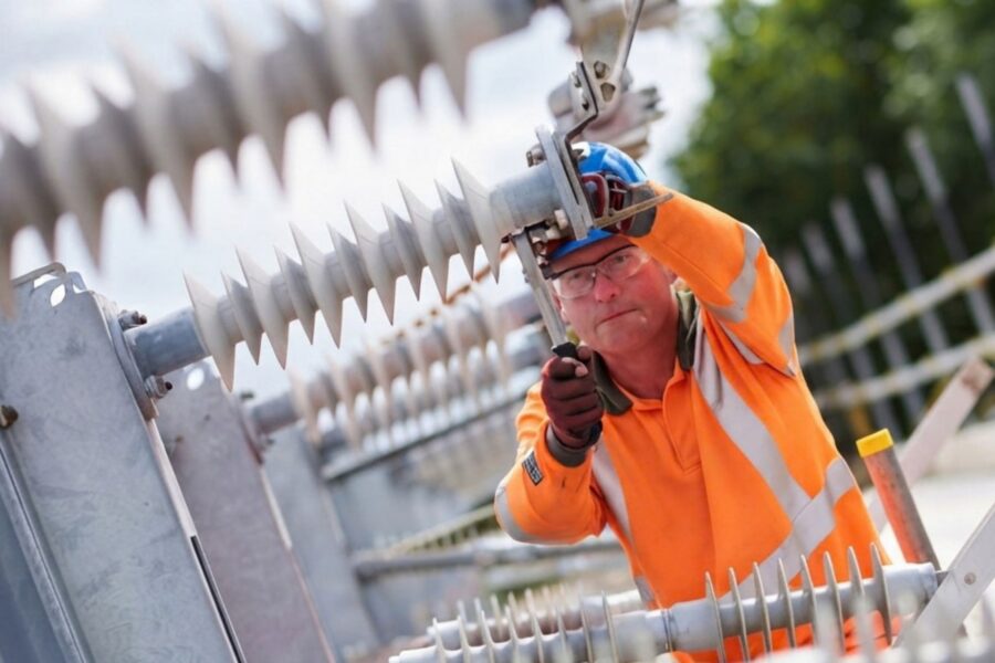 Network Rail: East Coast Main Line power supply upgrade 