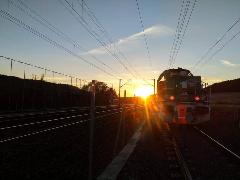 Header background mobile