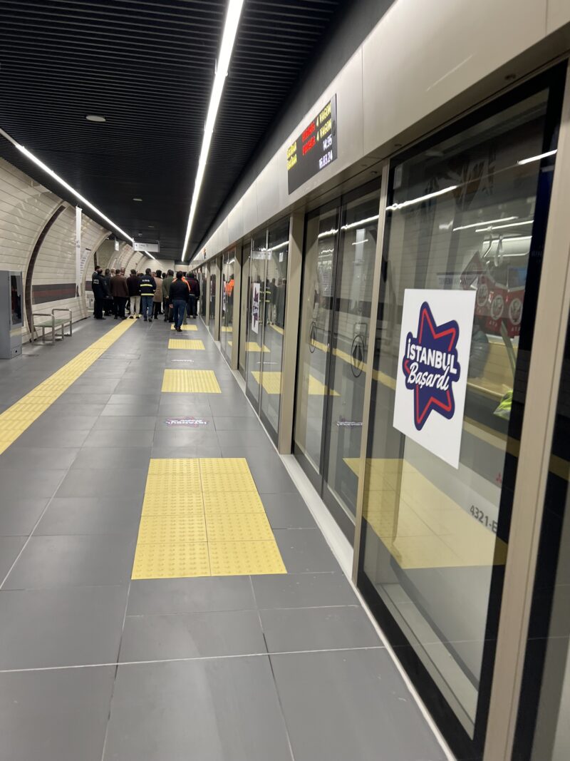 Header background mobile