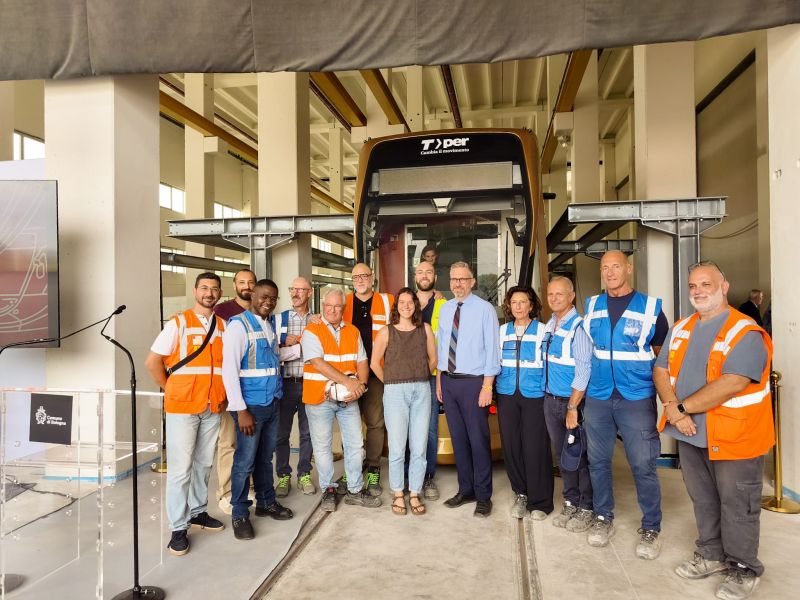 Bologne accueille sa première rame de tramway